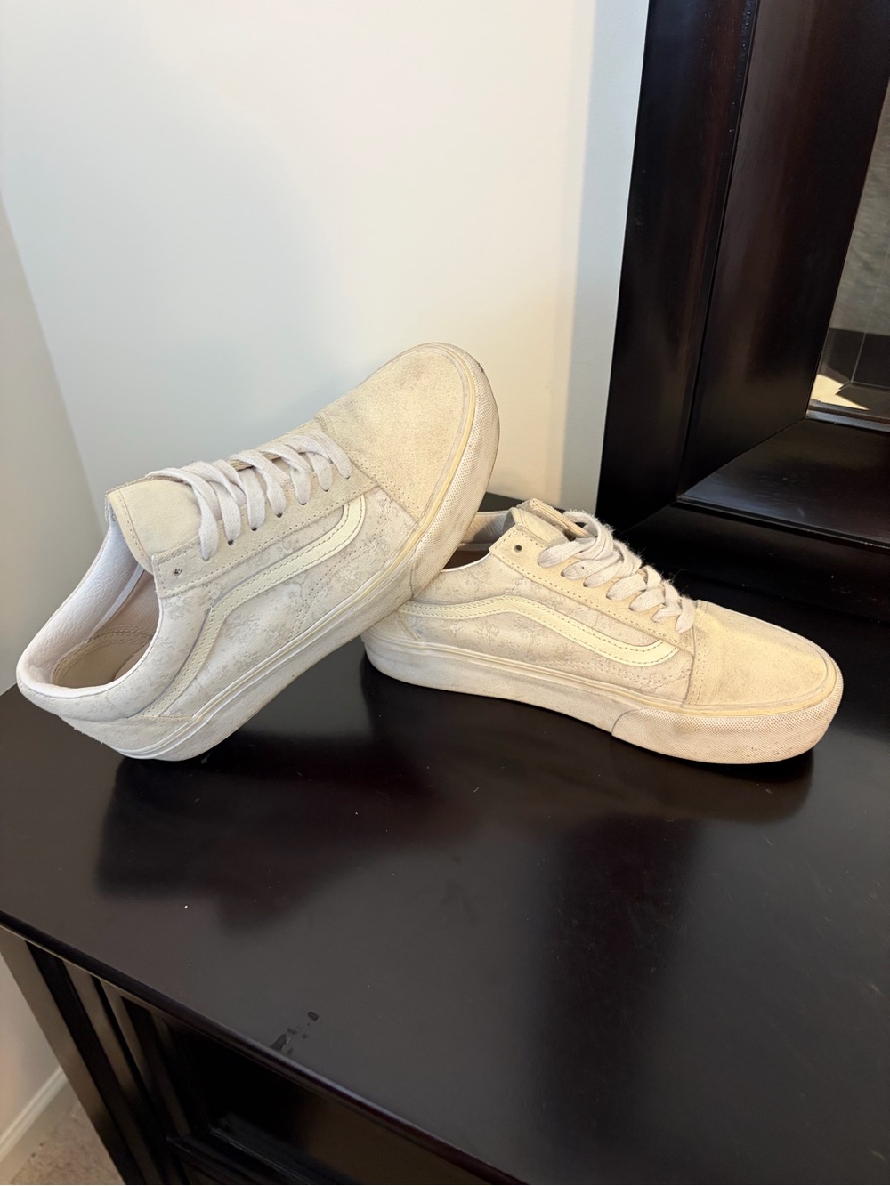 Women’s flowered vans in Off-White Cream
